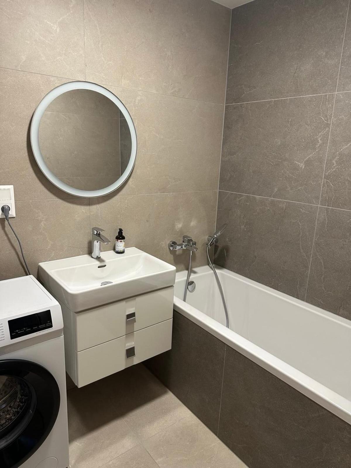 Appartement 2 In Downtown,free Parking,late Check-out,big Balcony
